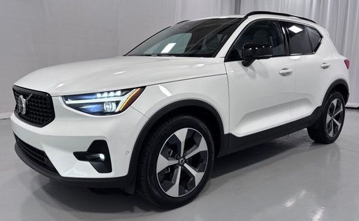 2026 Volvo XC40 Plus Dark