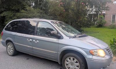2005 Chrysler Town AND Country Limited