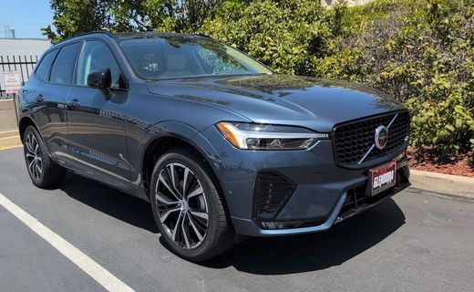 2023 Volvo XC60 Plus Dark