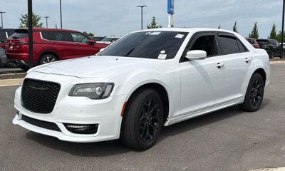 2023 Chrysler 300 Touring L