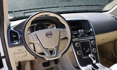 2016 Volvo XC60 SV35 Platinum