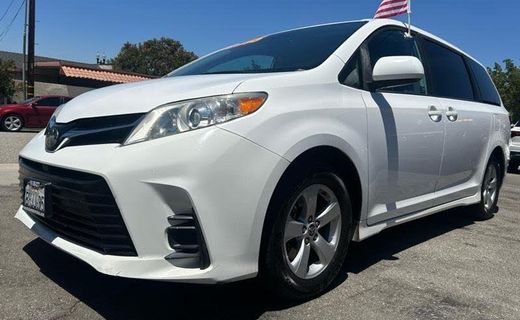 2019 Toyota Sienna LE