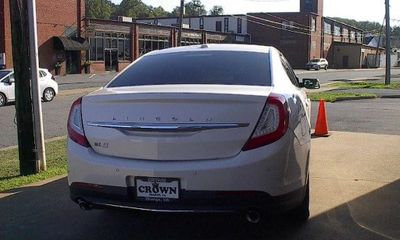 2016 Lincoln MKS Sedan