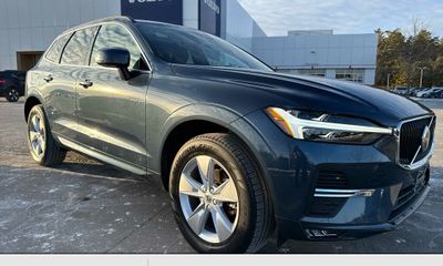 2022 Volvo XC60 Momentum Excl S60