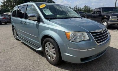 2010 Chrysler Town AND Country RT