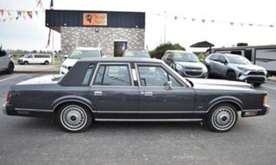 1986 Lincoln Town CAR Sedan FOR Sale