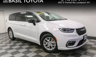 2025 Chrysler Pacifica Select