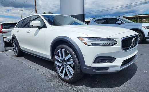 2025 Volvo V90CC Ultra