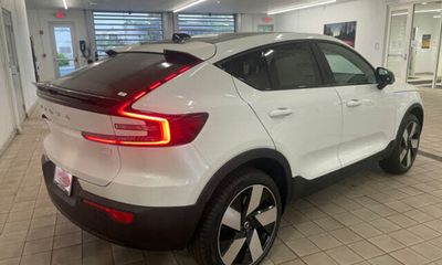 2023 Volvo C40 Ultimate Dark