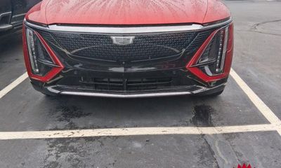 2024 Cadillac Lyriq Sport 3