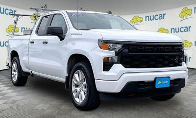 2023 Chevrolet Silverado Custom