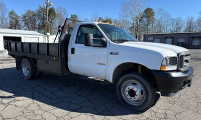 2004 Ford F-550 XL