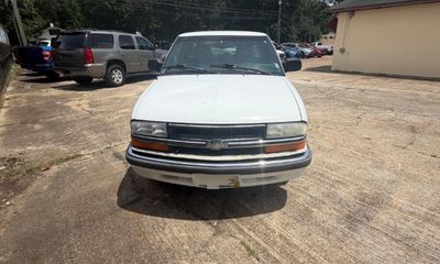 2001 Chevrolet S-10 Pickup LS
