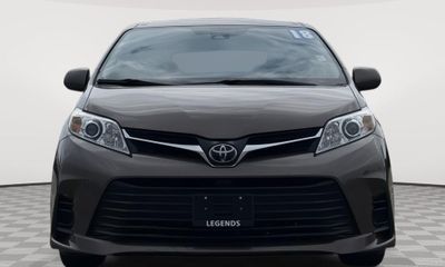 2018 Toyota Sienna LE