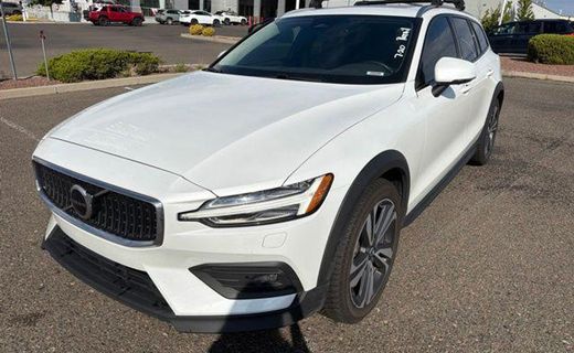 2023 Volvo V60CC Plus