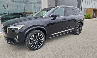 2026 Volvo XC90 Plus Bright