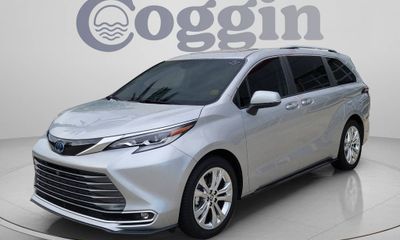 2023 Toyota Sienna Platinum