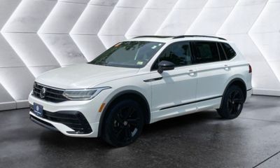 2023 Volkswagen Tiguan 4MOTION SE Black