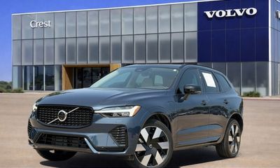 2024 Volvo XC60 Plus Dark