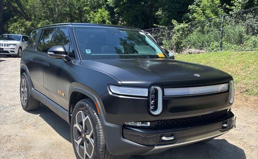 2023 Rivian R1S Adventure
