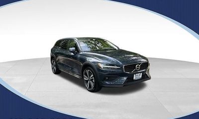 2025 Volvo V60CC Plus