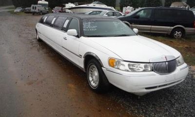2000 Lincoln Town CAR Executive