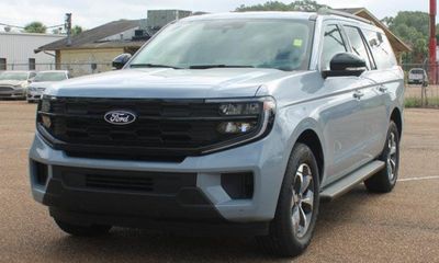 2027 Ford Expedition MAX Active