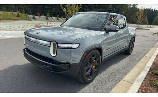 2025 Rivian R1T Premium