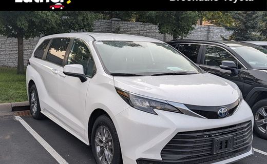 2025 Toyota Sienna LE