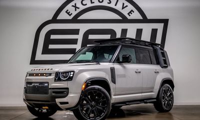 2026 Land Rover Defender Octa Black