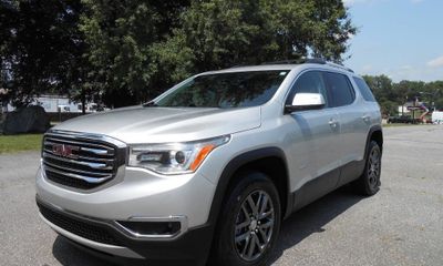2019 GMC Acadia SLT 1