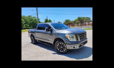 2017 Nissan Titan SV