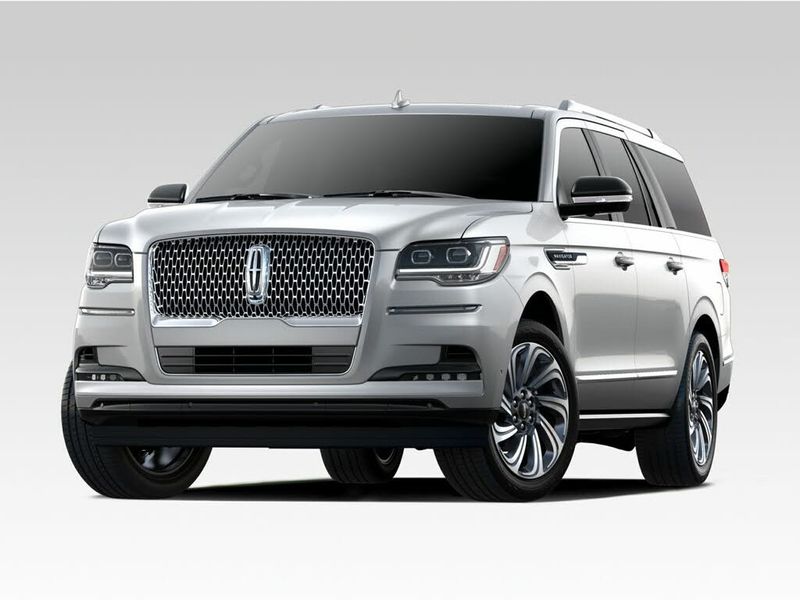 2023 Lincoln Navigator L — a typically priced live listing