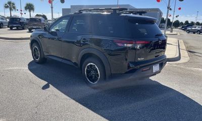2024 Nissan Pathfinder SV