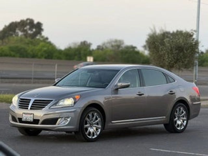 2011 Hyundai Equus — a typically priced live listing