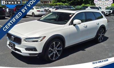 2025 Volvo V90CC Ultra