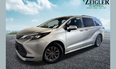 2024 Toyota Sienna XSE 7 Passenger