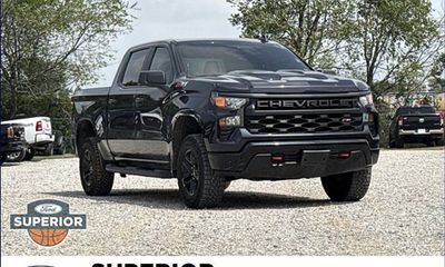 2023 Chevrolet Silverado Trail Boss Custom