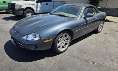 2000 Jaguar XK8
