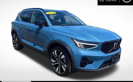 2024 Volvo XC40 Plus Dark