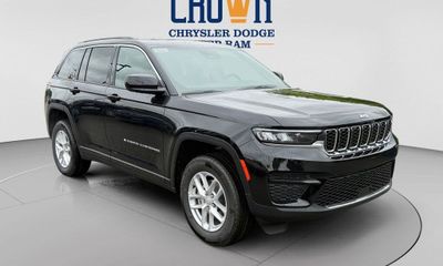 2026 Jeep Grand Cherokee Base Laredo