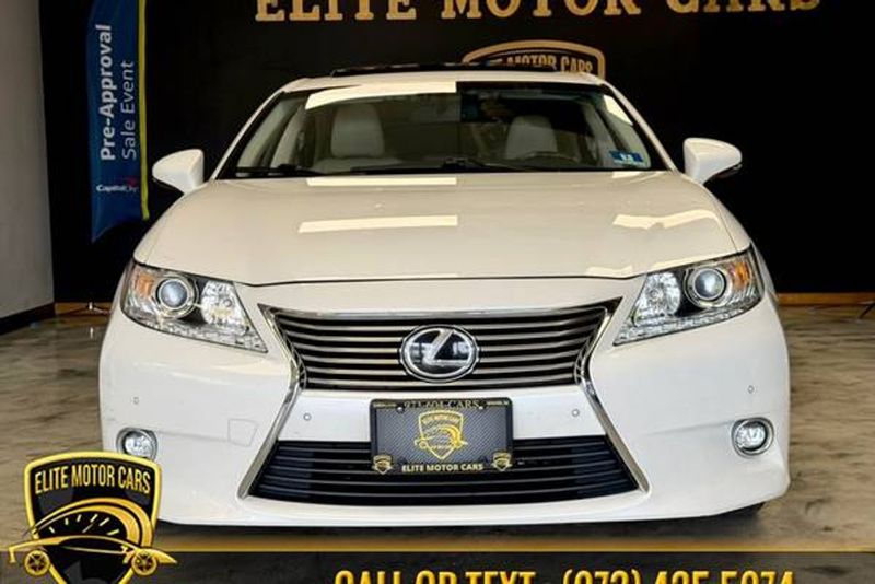2014 Lexus ES — a typically priced live listing