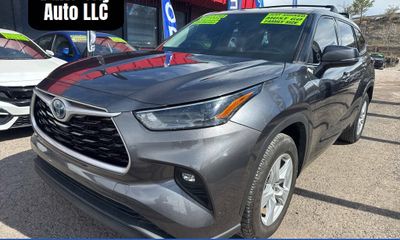 2022 Toyota Highlander LE