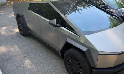 2024 Tesla Cybertruck Base