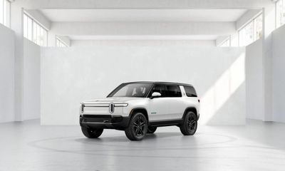 2026 Rivian R1S Premium