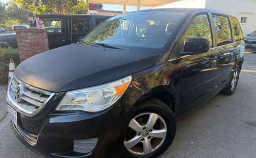 2010 Volkswagen Routan SE