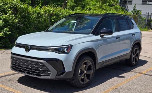 2026 Volkswagen Taos 4MOTION SE Black