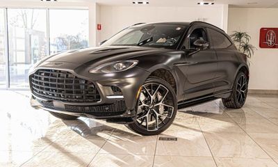 2025 Aston Martin DBX DBX707
