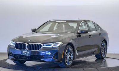 2023 BMW 530E Hybrid Plug