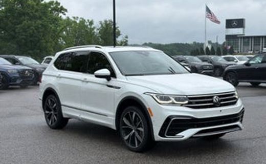 2023 Volkswagen Tiguan SE Black